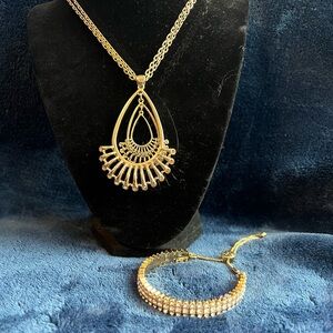 Jessica Simpson pendant necklace and bracelet